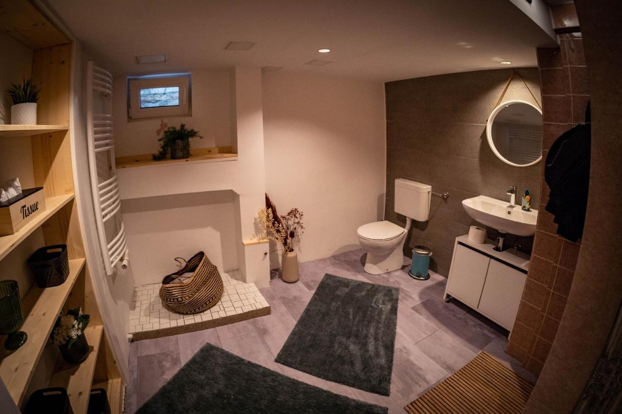 Gemuetliche 2-Zimmer Souterrain Wohnung Dusseldorf Ngoại thất bức ảnh